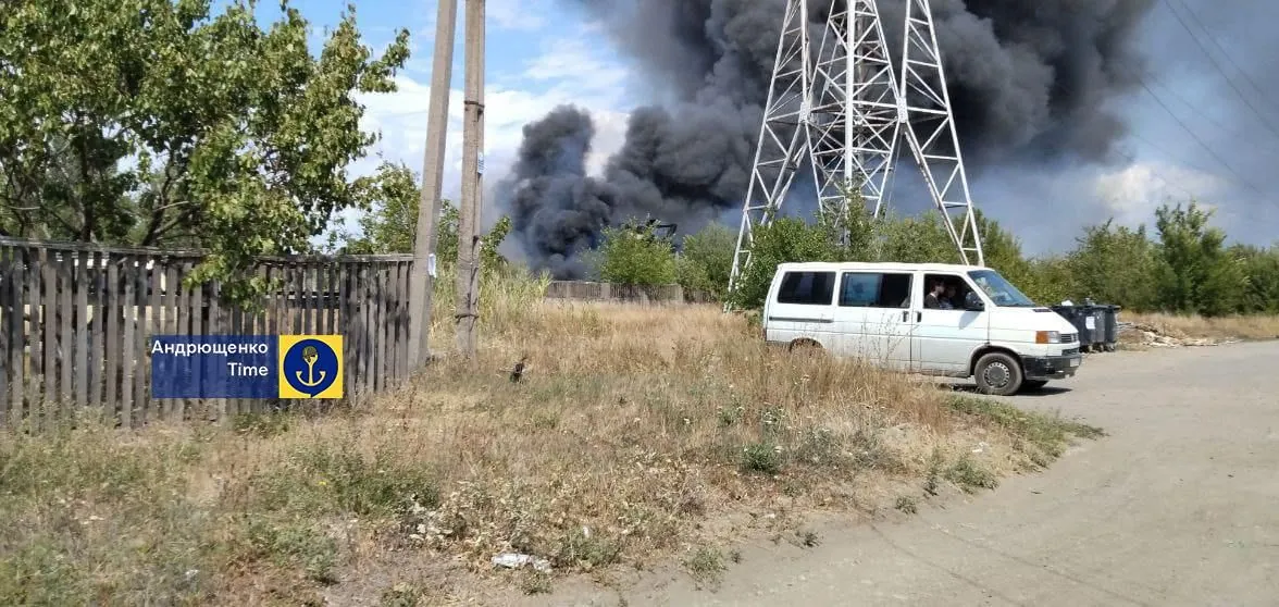 A large-scale fire broke out in Mariupol near the occupiers' military base