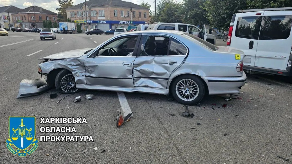 На BMW влетел в пешехода на краю дороги: в Харьковской области арестовали водителя