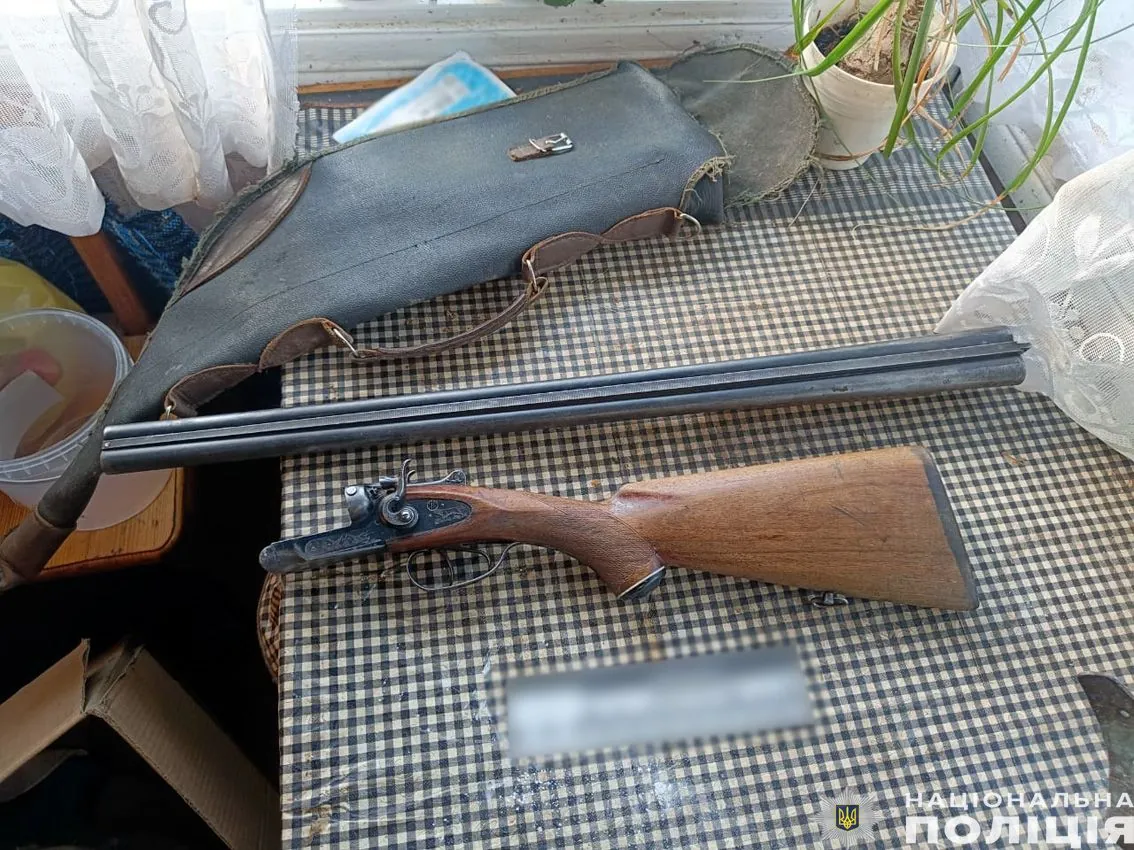 Двічі вистрілив в односельця з рушниці: на Чернігівщині затримали підозрюваного у вбивстві
