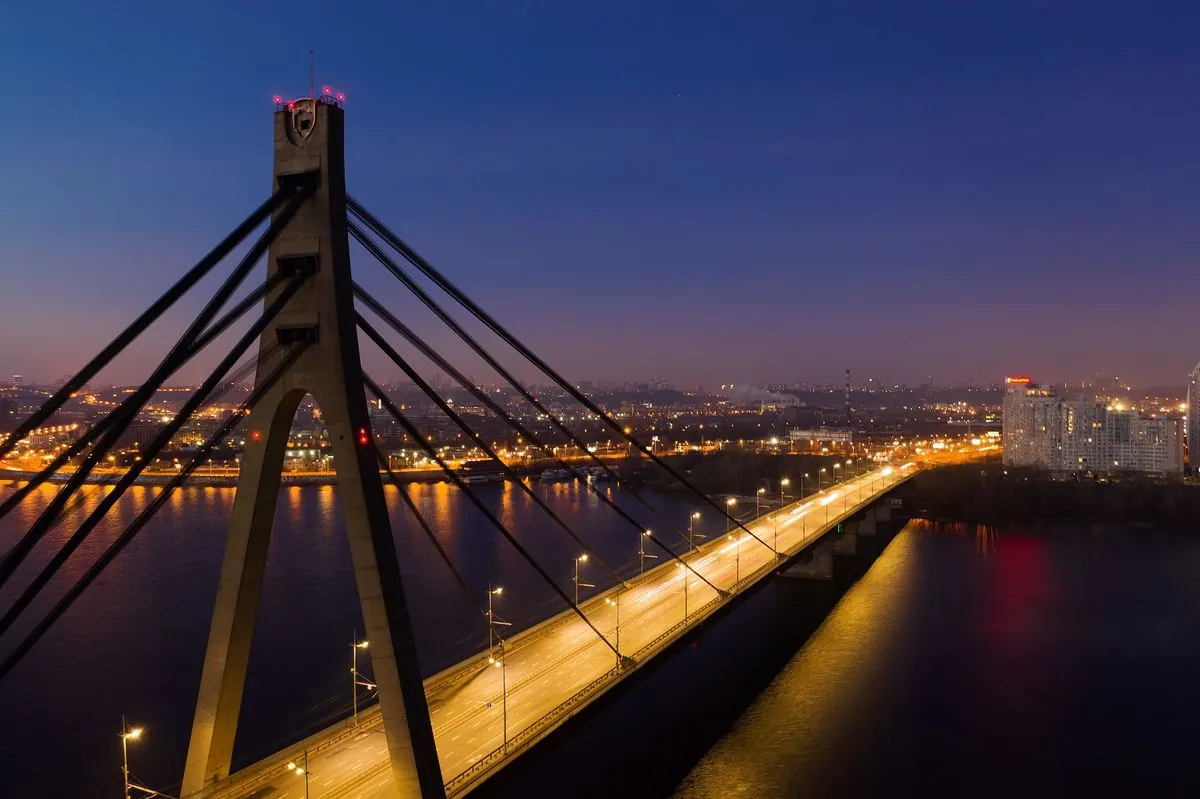С сегодняшнего дня и до среды в столице ограничат движение транспорта по Северному мосту