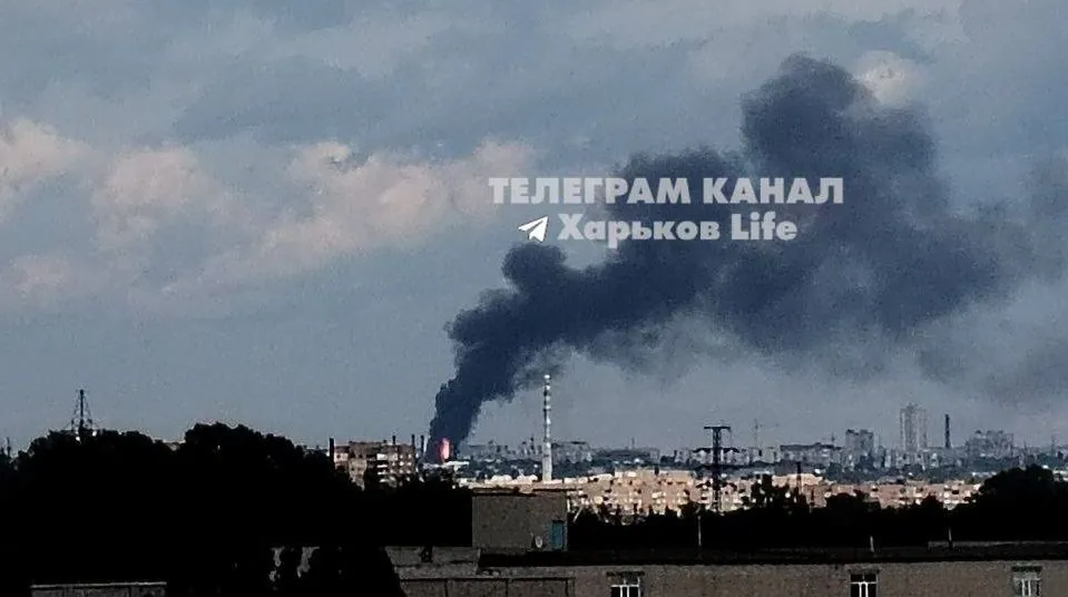 In Kharkiv, a large-scale fire broke out: rescuers report a fire on the territory of the enterprise