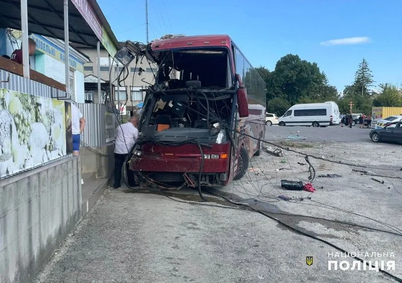 7 children and one adult were injured in an accident in Khmelnitsky region