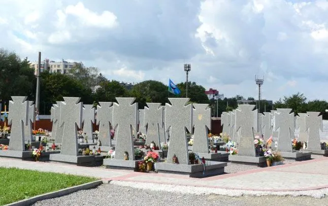 Національне військове меморіальне кладовище: на якому етапі роботи з облаштування та з якого матеріалу виготовлятимуться надгробки