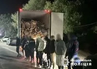 В Одесской области задержали двух иностранцев, которые перевозили в рефрижераторе с мясом 16 уклонистов