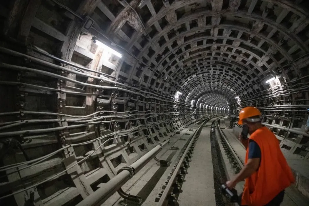 В КГГА показали, как ремонтируют тоннель метро между станциями "Демеевская" и "Лыбедская"