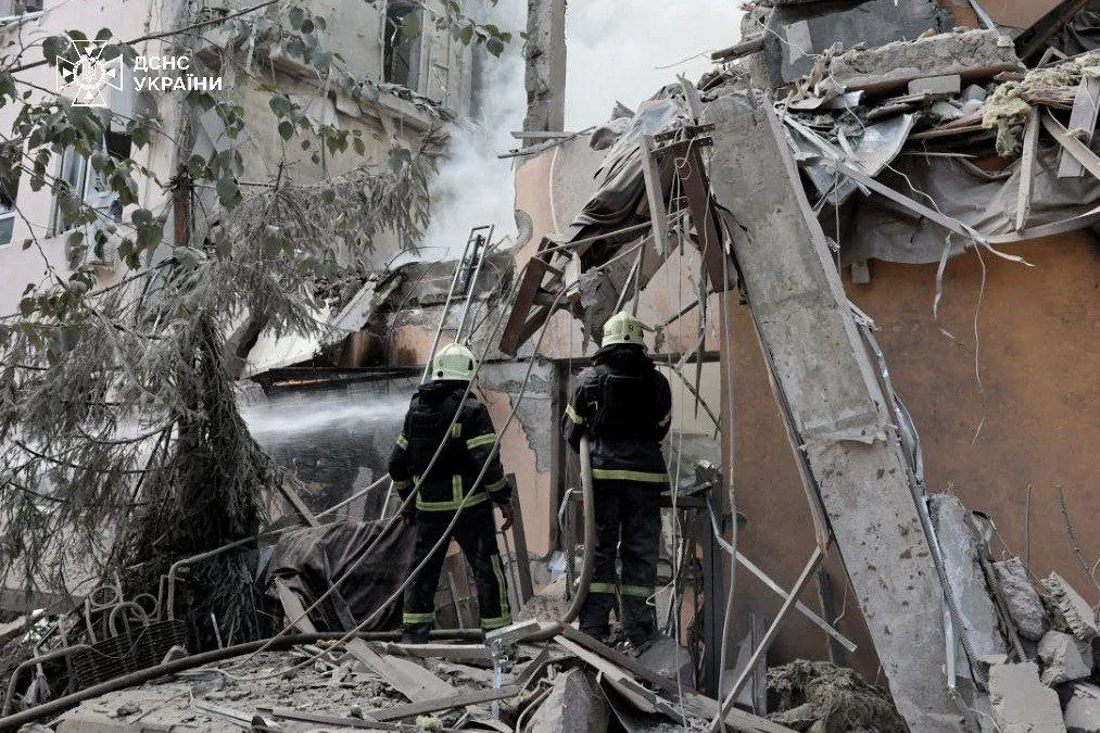 Rocket attack on Kharkiv: 5 people rescued from the rubble