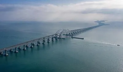 Russians continue to build defenses around the Kerch Bridge