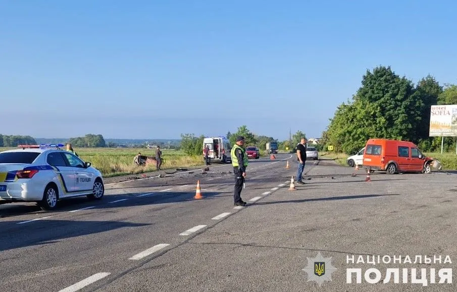 van-and-car-collide-in-lviv-region-four-injured