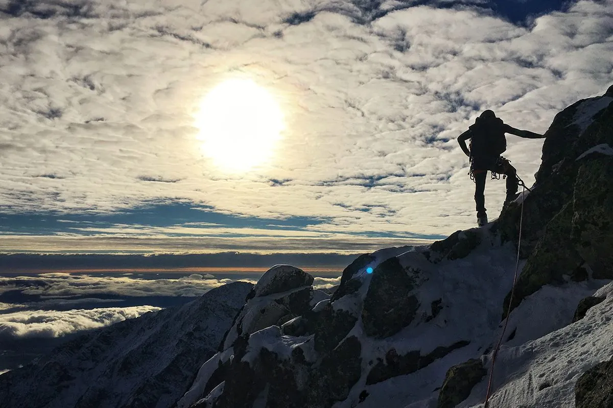 den-alpinista-den-viisk-zviazku-zsu-vsesvitnii-den-kishok-shcho-shche-mozhna-vidznachyty-8-serpnia