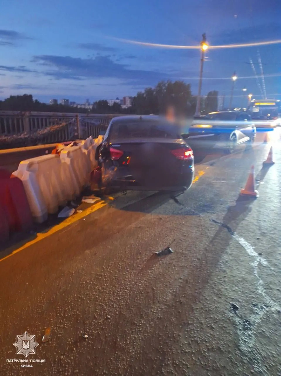 An accident occurs on the Paton Bridge in Kyiv: traffic is hampered