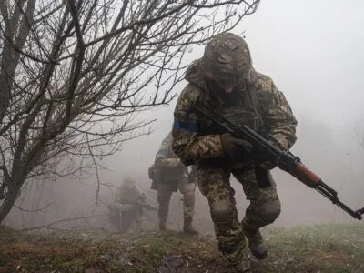 Спецпідрозділ ГУР нищить техніку окупантів на Запорізькому фронті: відео Спецпідрозділ ГУР нищить техніку окупантів на Запорізькому фронті: відео