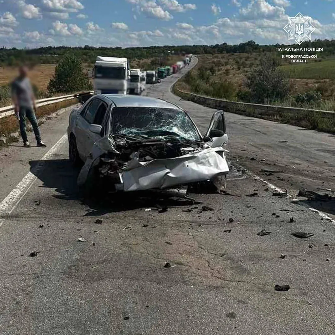 ДТП із потерпілими сталась на Кіровоградщині: через аварію обмежено рух ДТП із потерпілими сталась на Кіровоградщині: через аварію обмежено рух