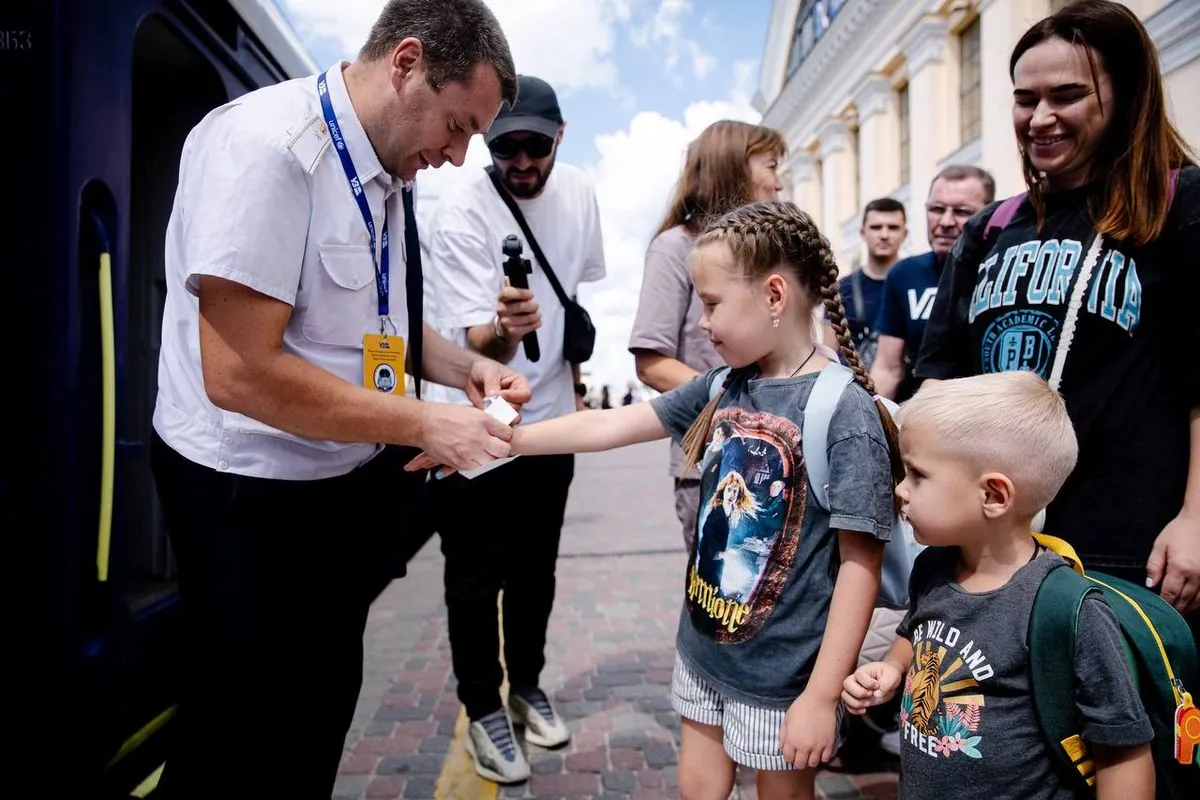 Ukrzaliznytsia launched a train with the first children's carriage in Ukraine: what it looks like