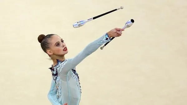 final-of-the-2024-olympic-games-in-rhythmic-gymnastics-16-year-old-ukrainian-taisiia-onofriichuk-is-in-the-top-10