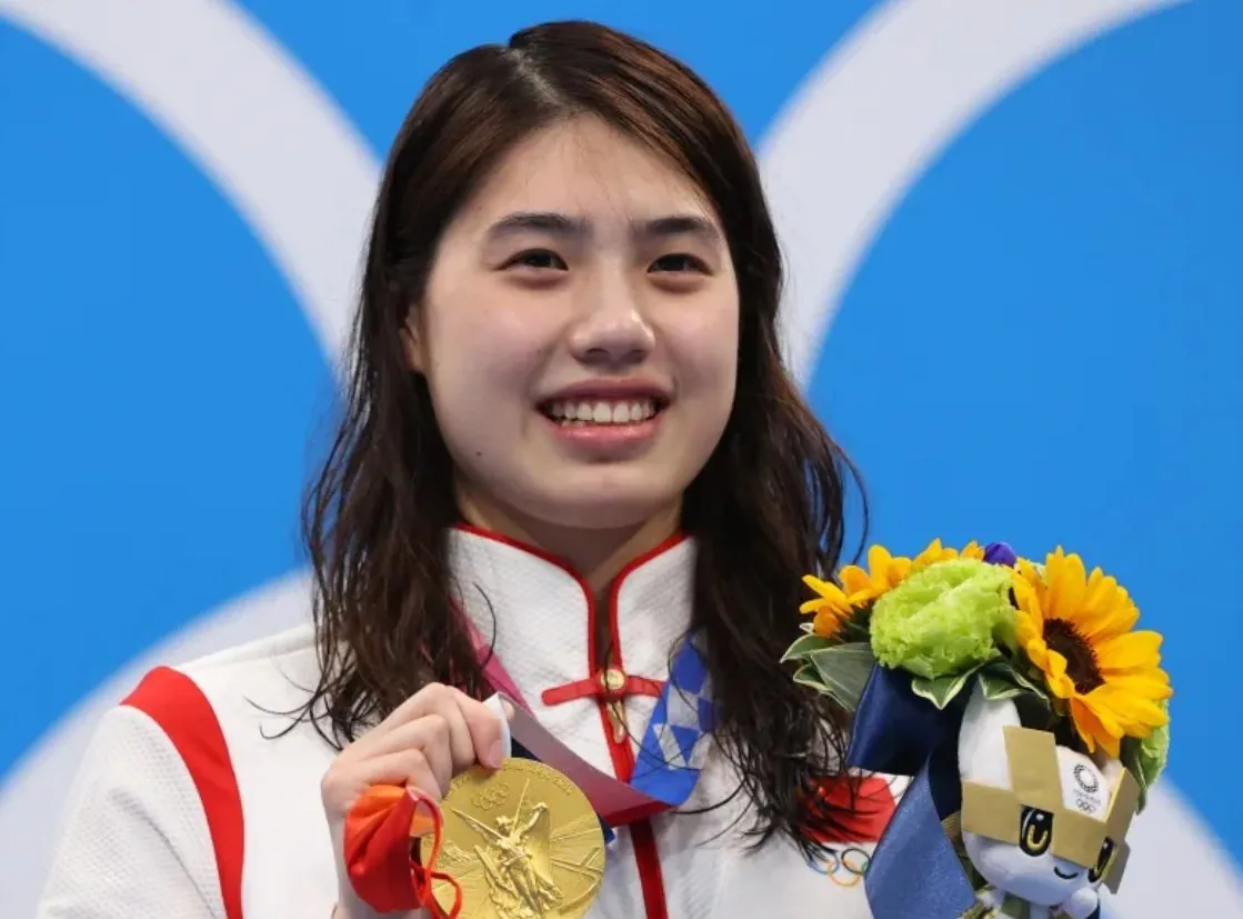 kitaiskaya-plovchikha-chzhan-yufei-viigrala-bolshe-vsego-medalei-na-olimpiade-v-parizhe