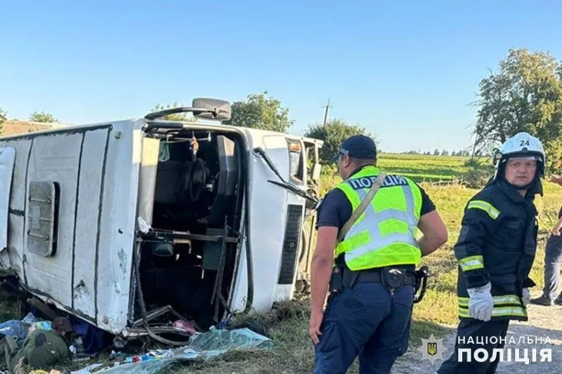 На Хмельниччині перекинувся автобус з дітьми: двоє загиблих, серед яких 12-річна дівчинка