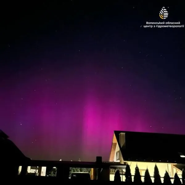 purple-northern-lights-spotted-in-the-sky-over-ukraine-photos