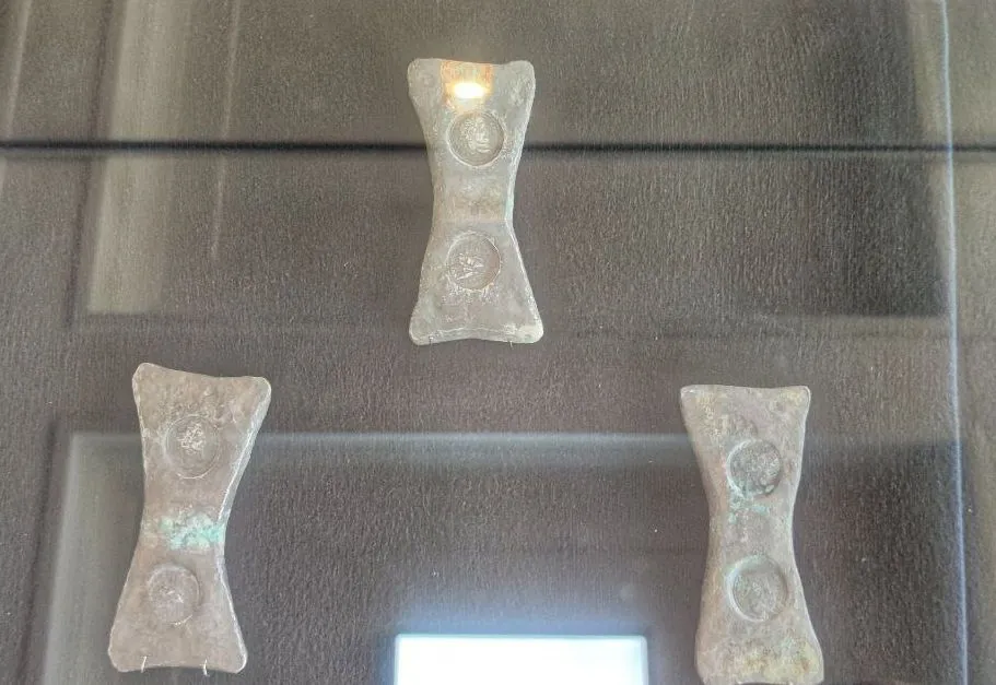 The National Museum of History was given three silver bars from the Roman period that were to be sold