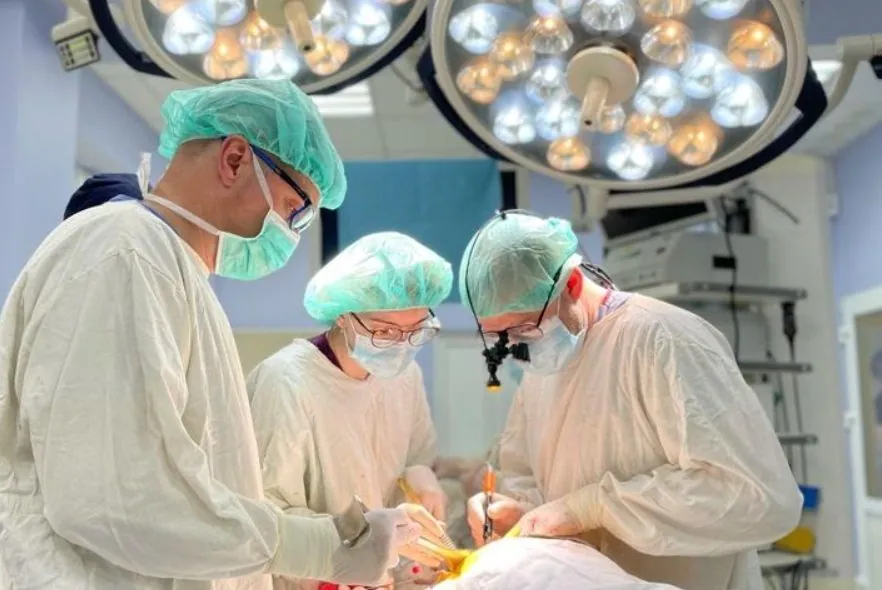 in-lviv-doctors-removed-3-tumors-on-a-girls-leg-at-once