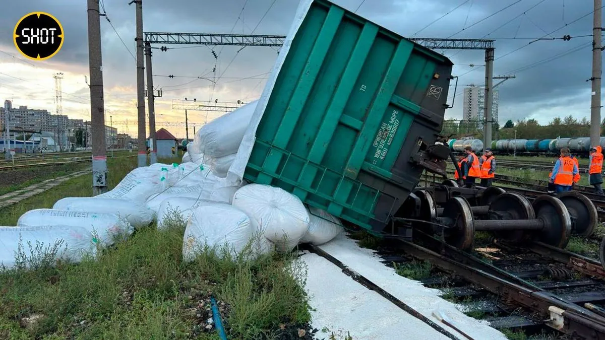 П'ять вагонів з азотним добривом зійшли з рейок у російському Тольяті