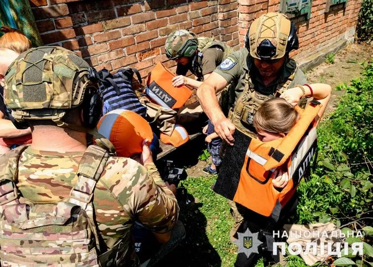 На Донеччині близько півтори тисячі дітей досі залишаються за 10 кілометрів до фронту - ОВА