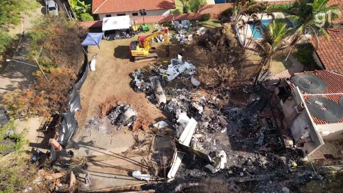 plane-crash-in-brazil-black-box-showed-that-the-plane-crashed-a-minute-after-the-pilots-felt-a-malfunction