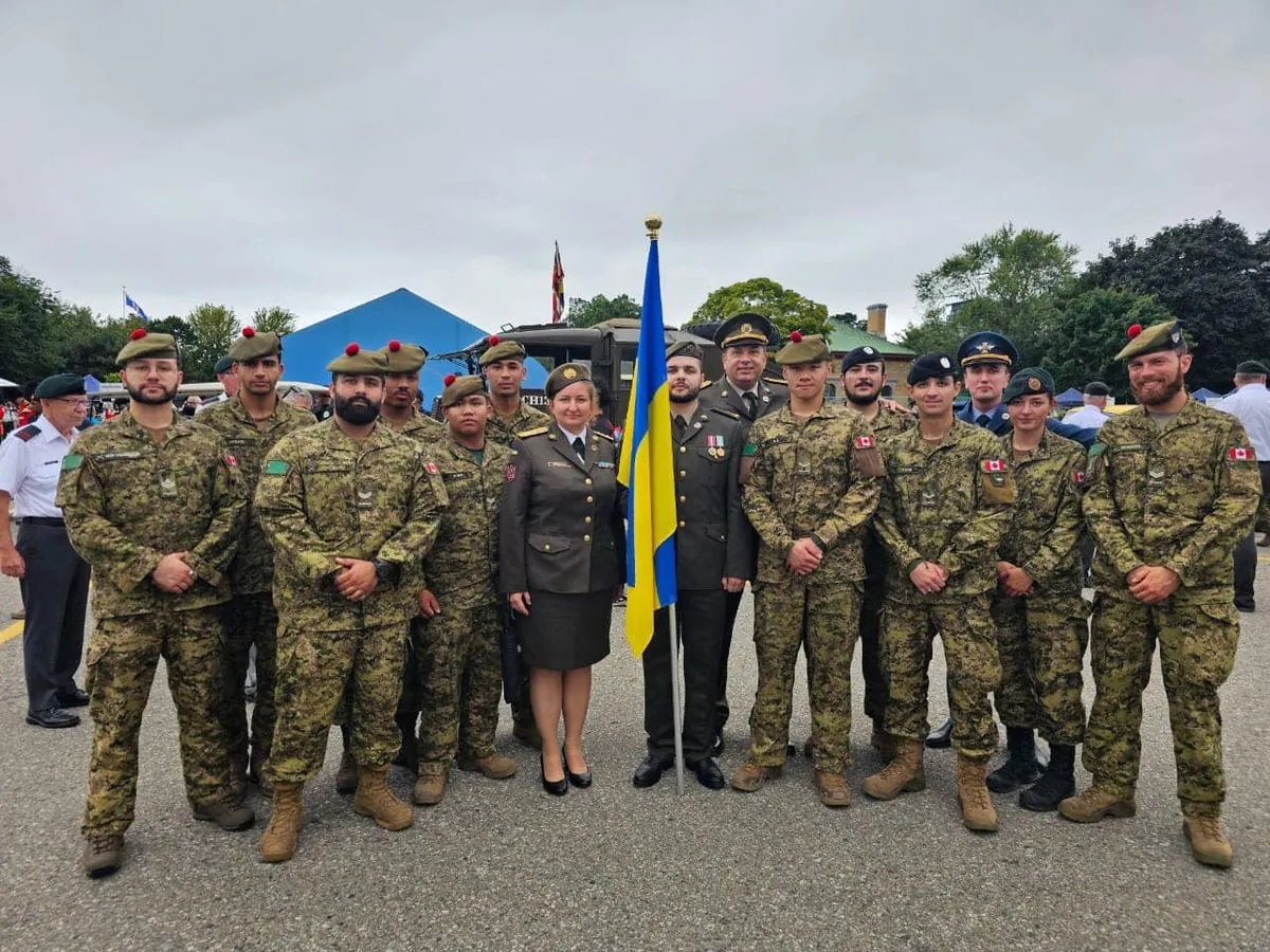 Украинские военные впервые приняли участие в параде ко Дню воинов в Торонто