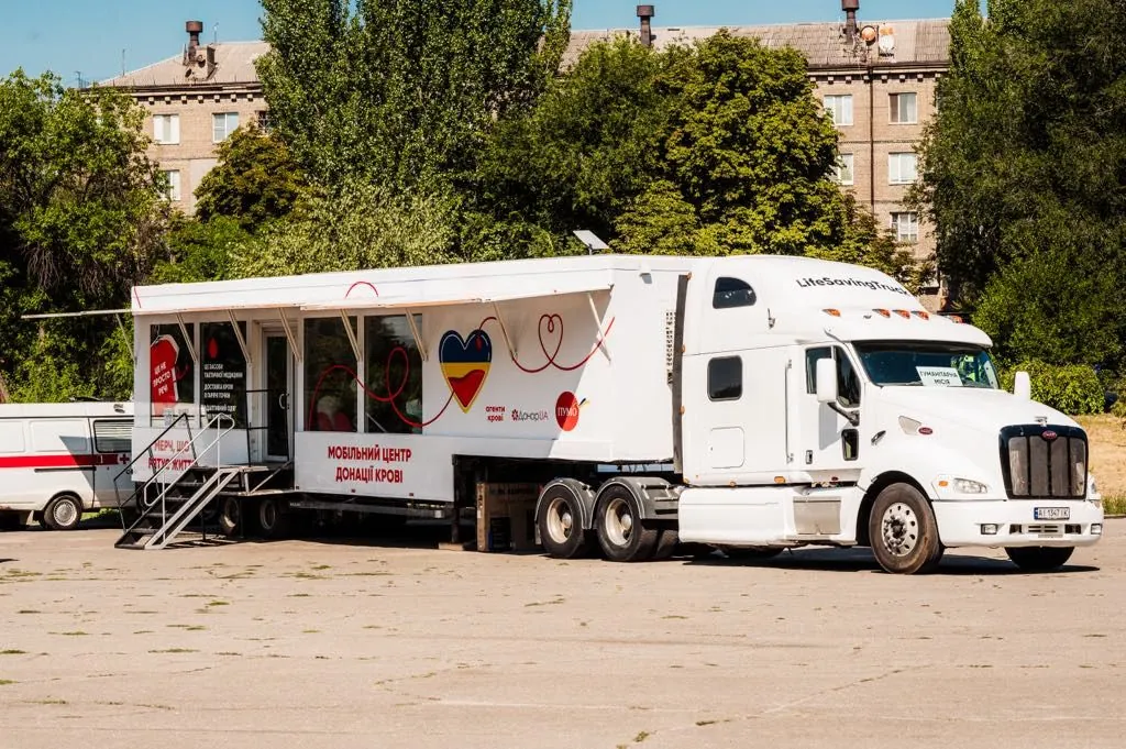 ПУМБ создал уникальный LifeSavingTruck для донорства крови, который путешествует по стране