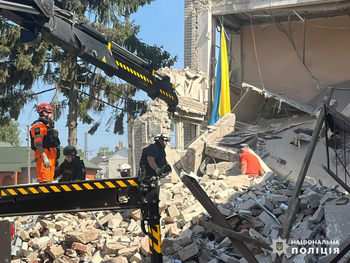 Rescuers unblocked a woman from the rubble in Kozacha Lopan, which was attacked by Russia during the day - Syniehubov