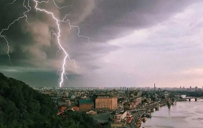 do-not-be-afraid-of-sounds-kyiv-residents-warned-of-thunderstorm-in-the-coming-hours