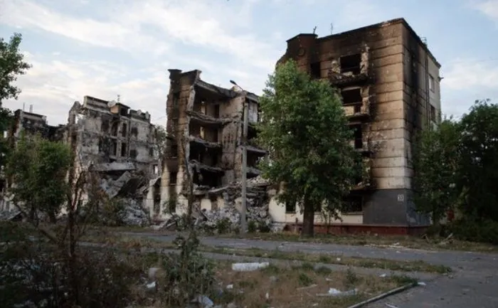 in-occupied-sievierodonetsk-the-consequences-of-the-destruction-of-high-rise-buildings-hit-by-the-russian-armed-forces-still-remain-luhansk-rma