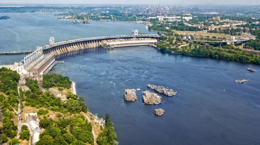 Dnipro hydroelectric power station dam blocked in Zaporizhzhia due to Russian attack