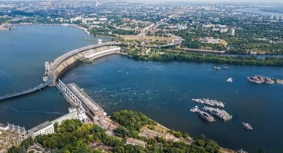 Dnipro hydroelectric power station dam in Zaporizhzhia resumes traffic after Russian missile strikes