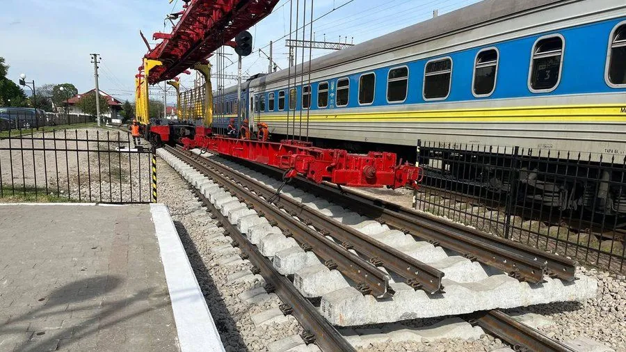 a-set-of-works-on-the-preparation-of-the-land-bed-has-begun-uz-told-about-the-progress-of-the-construction-of-the-european-railway-from-chop-to-uzhhorod