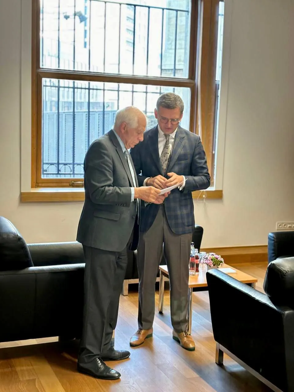 Kuleba meets with Borrell to discuss strengthening air defense, lifting restrictions on strikes, and the path to EU membership