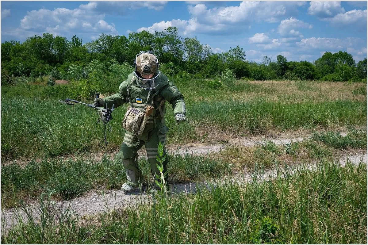 До експлуатації в ЗСУ допустили вітчизняний індивідуальний набір розмінування