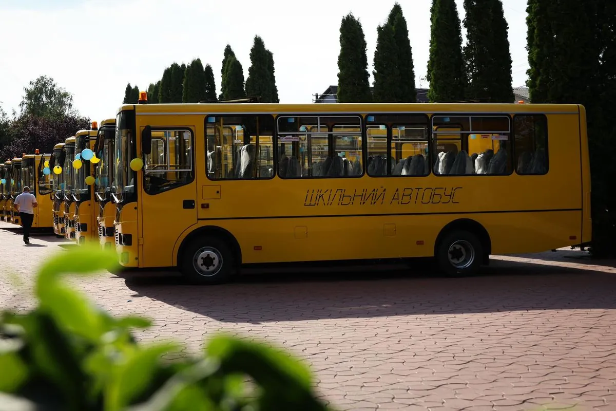 In a few days, it will quickly deliver students to school: Brovarska Hromada receives another school bus