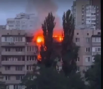 a-nine-story-building-is-on-fire-in-kyiv-several-floors-of-a-building-on-livoberezhna-street-are-burning