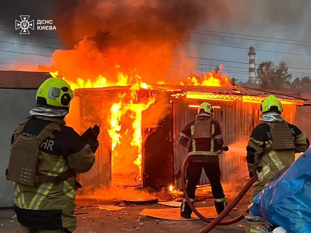 Rescuers eliminate the consequences of an enemy attack in Kyiv