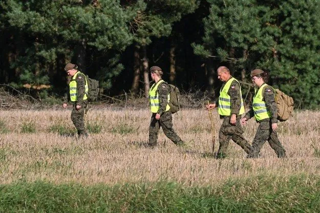 "Нічого не знайдено": Польща не припиняє пошуки імовірного російського дрона