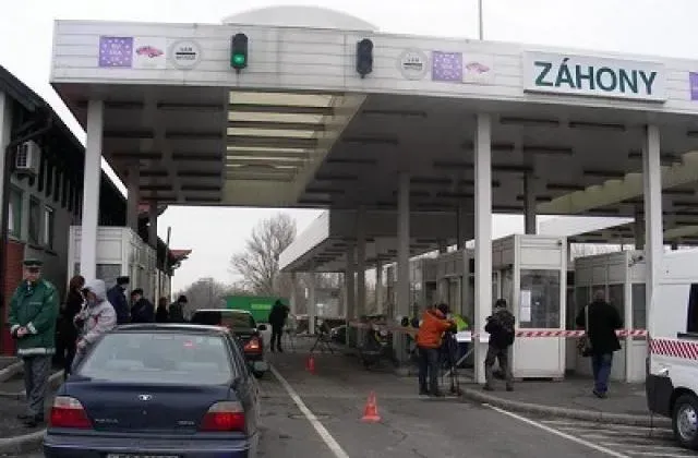 on-the-border-with-hungary-traffic-is-hampered-at-one-of-the-checkpoints-what-is-known