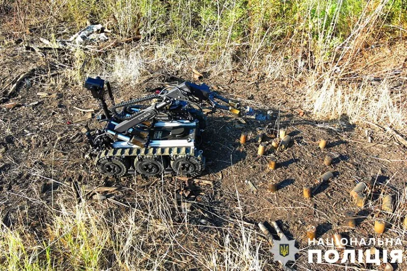 in-one-of-the-villages-of-kharkiv-region-a-robot-destroyed-40-russian-mines