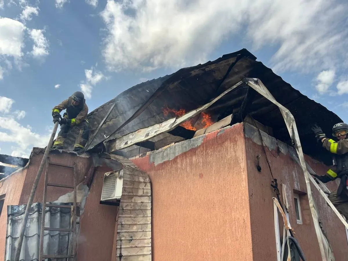 Дніпропетровщина: ворог обстріляв Нікопольський район, пошкоджено підприємство та будинки