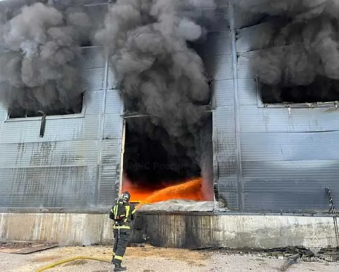 Large-scale fire at a plant in the Tula region of Russia: the fire covered 1500 square meters