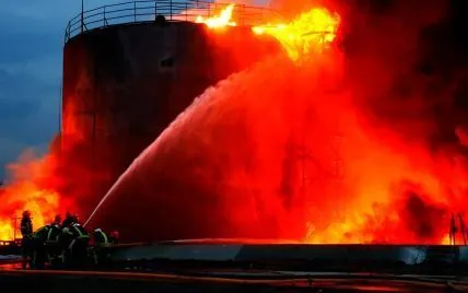 A fire broke out in warehouses near Lviv due to the fall of drone wreckage