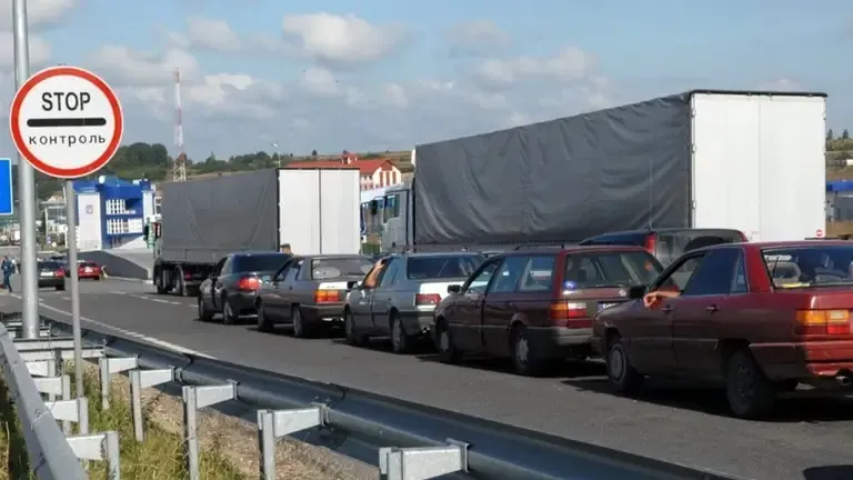 Poland's customs system malfunctions: delays at the border with Ukraine are possible