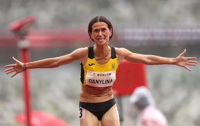 Ukraine's Danylina wins silver in the 1500 meters at the 2024 Paralympics