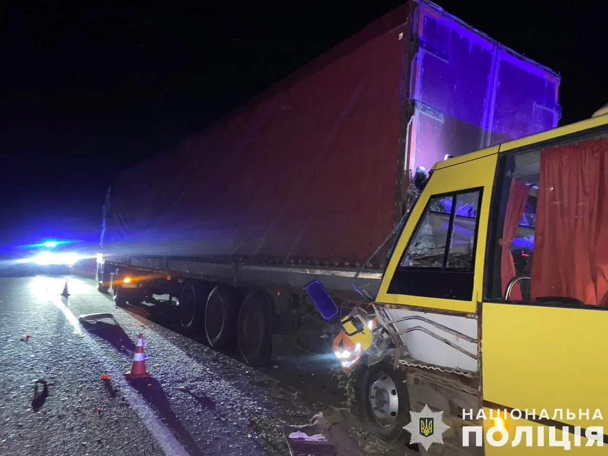 На Львівщині сталась масштабна ДТП за участю автобуса: водій загинув, 9 пасажирів госпіталізували