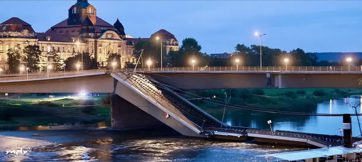 an-important-bridge-over-the-elbe-collapses-in-dresden