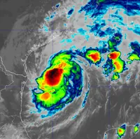 Francine strengthens to a hurricane and moves toward the Louisiana coast: residents prepare for landfall